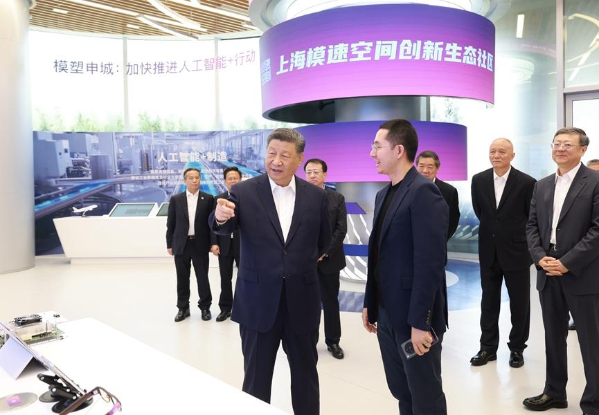 习近平在上海考察时强调 加快建成具有全球影响力的科技创新高地